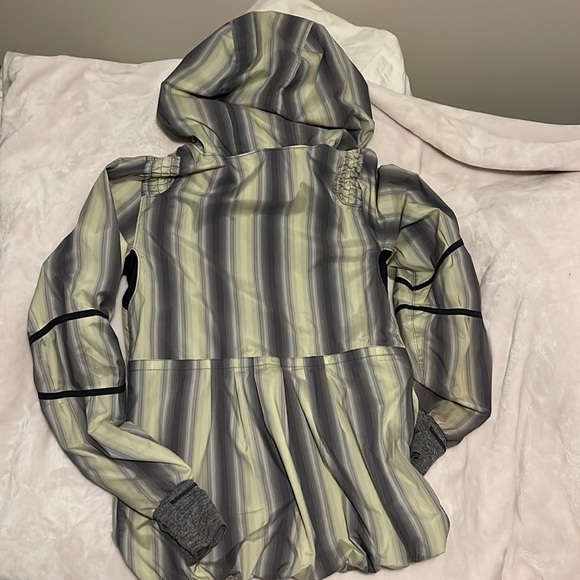 Lululemon Run Track and Field jacket - Picture 2 of 2